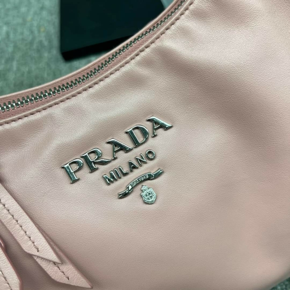 100% Authentic Prada Shoulder Bag 835-102324 - Picture 4 of 15
